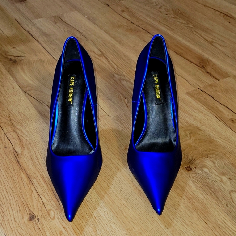 Size 10 CAPE ROBBIN SATIN.         BLUE PUMPS